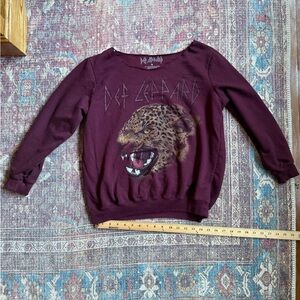Def Leppard Medium Maroon Graphic Sweatshirt with Raw hem neckline